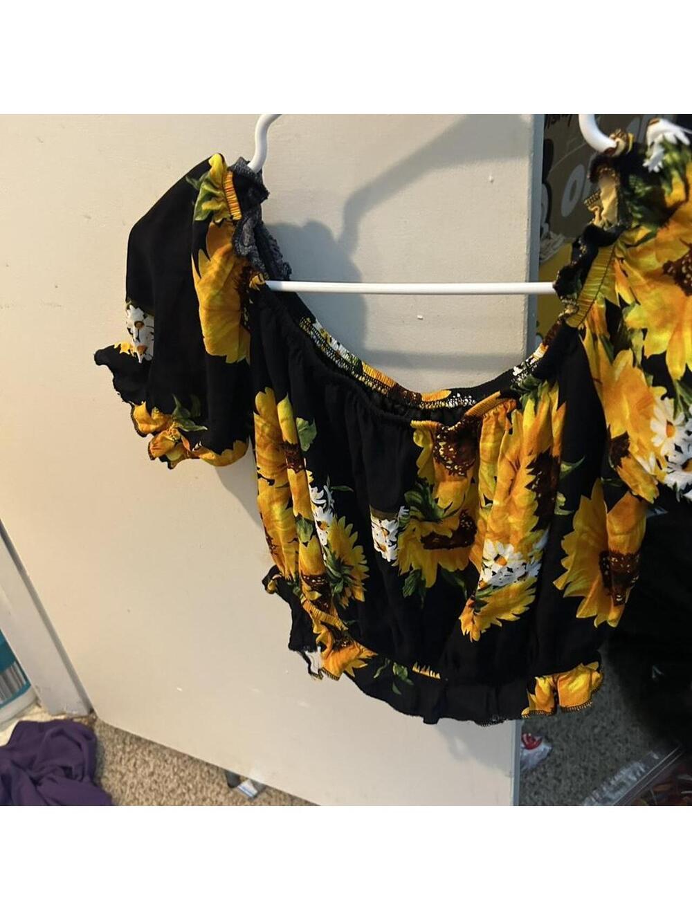 Sunflower print crop top with ruffles and lace details